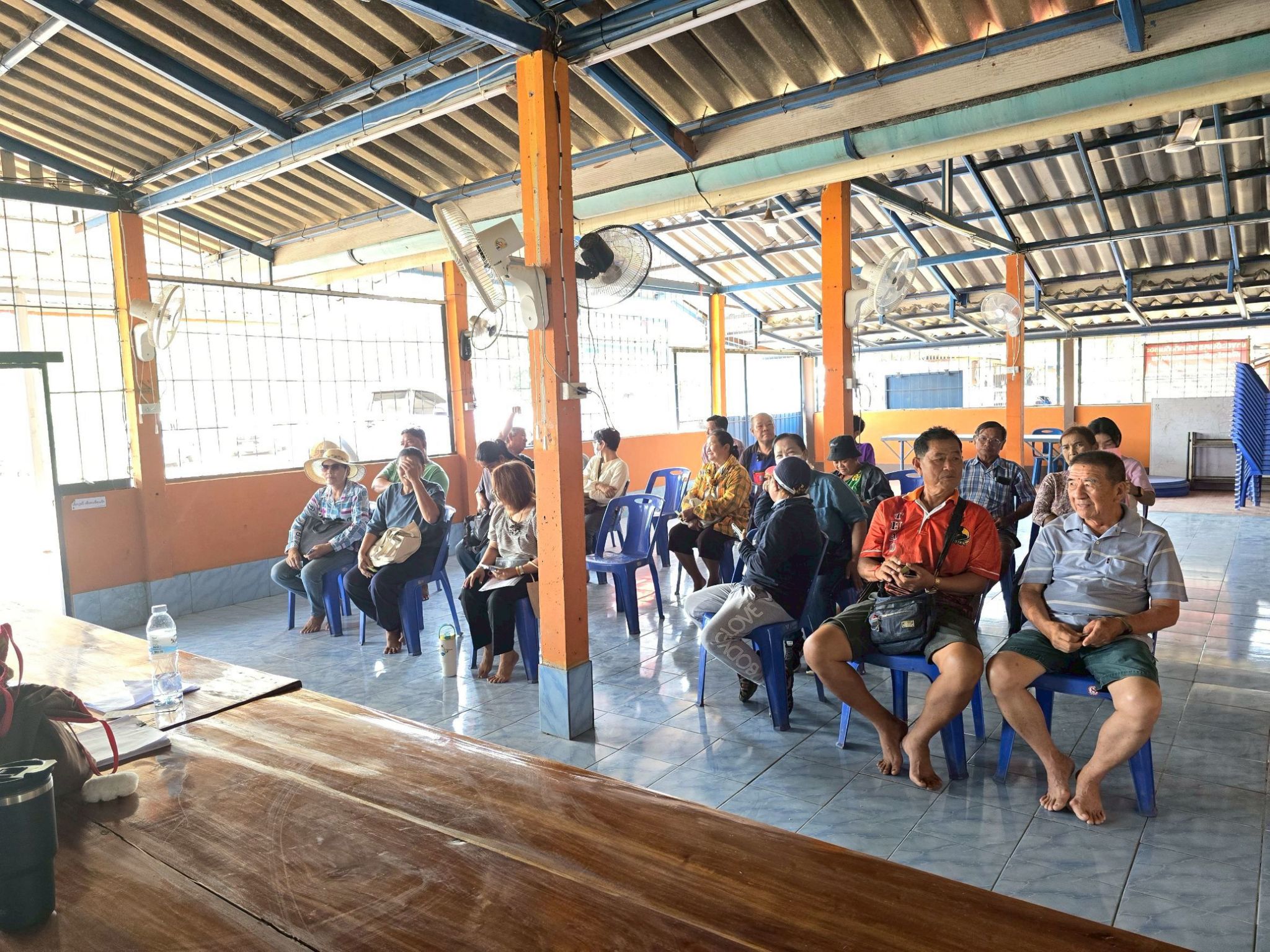 title - วันที่ 3 เมษายน 2569 นายวิทูล ประดิษฐ์บุญ ปฏิรูปที่ดินจังหวัดปราจีนบุรี มอบหมายให้ นายลิขิต ผันผ่อน ผู้อำนวยการกลุ่มกฎหมาย พร้อมด้วย เจ้าหน้าที่ ส.ป.ก.ปราจีนบุรี ลงพื้นที่ออกศูนย์บริการเคลื่อนที่ “Mobile Unit”  ยื่นคำร้องทั่วไปและปรึกษาข้อกฎหมายที่เกี่ยวข้องกับการปฏิรูปที่ดิน ณ เขาไม้แก้ว อำเภอกบินทร์บุรี จังหวัดปราจีนบุรี